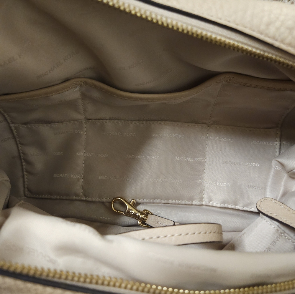 HP!! MICHAEL KORS CREAM TASSEL LARGE LYDIA HOBO BAG - Picture 10 of 16